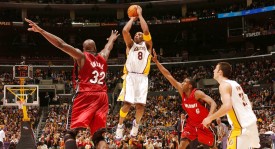 尼克斯VS绿军G3：场边票价高达14.5万，服务费8万，球迷热情疯抢